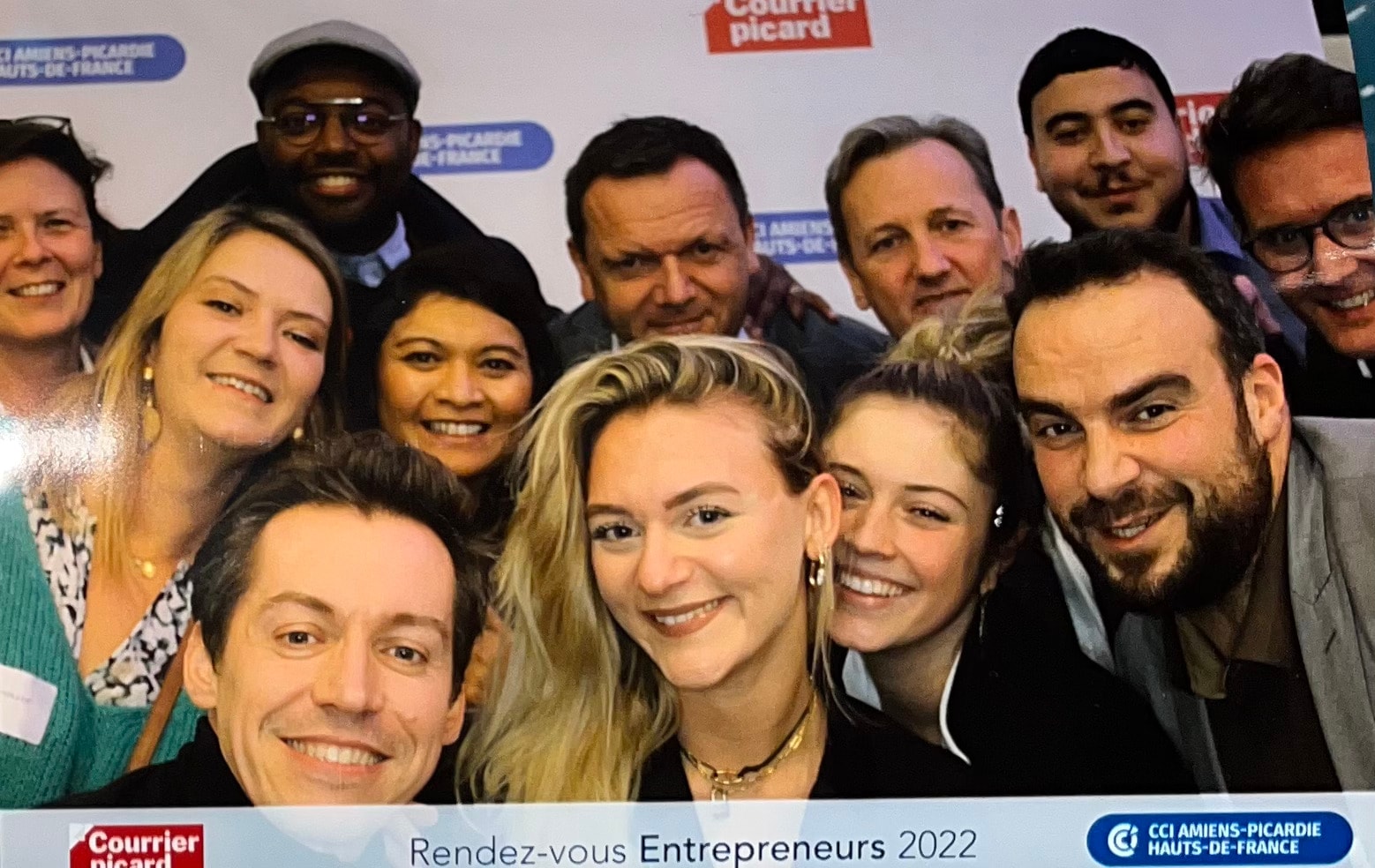 Scène et public lors de la soirée Étoiles Picardes — événementiel Courrier Picard